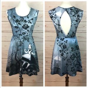 Beautiful, flattering Disney Alice in Wonderland dress